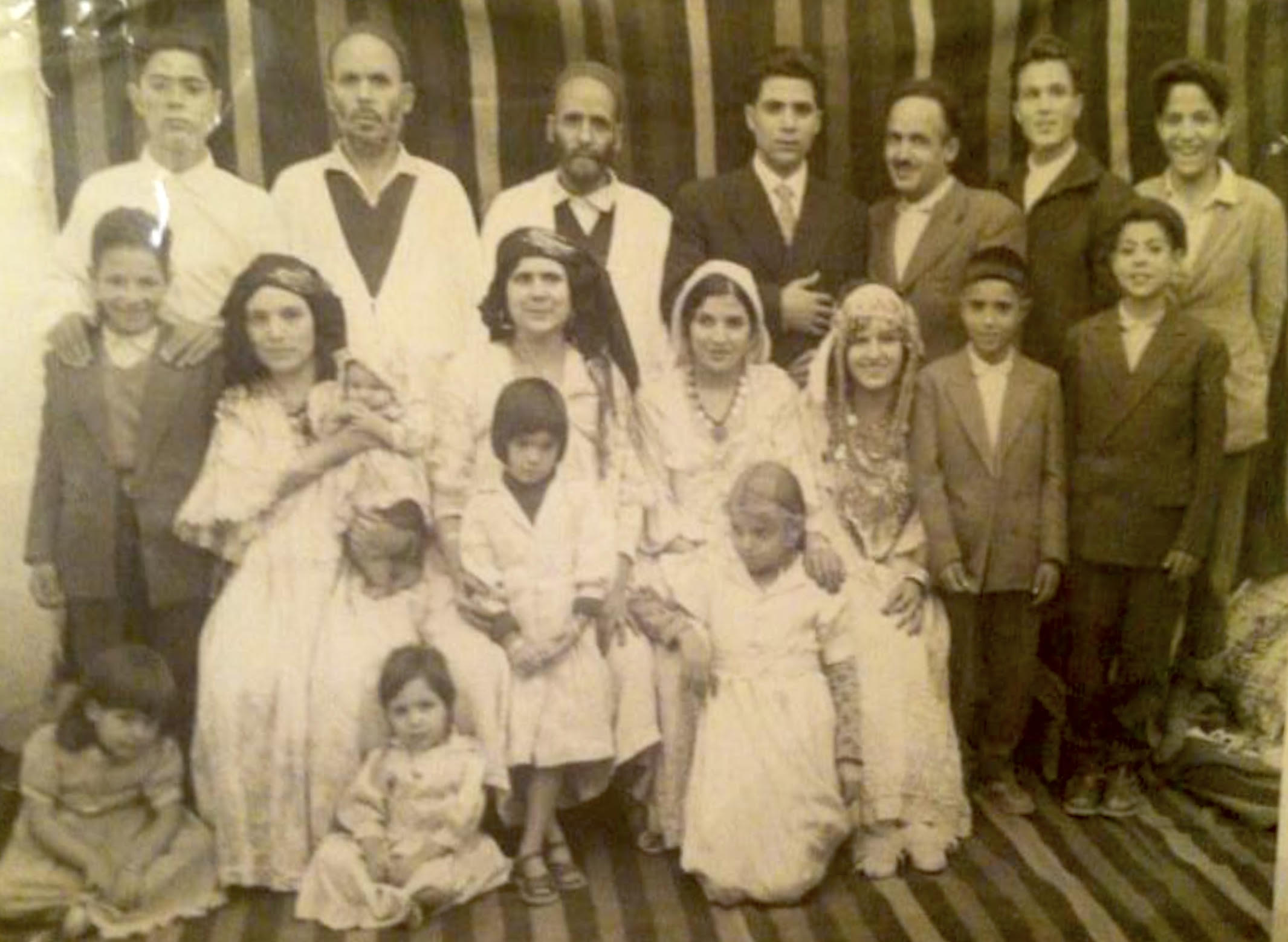FAMILLESHLOMOELBAZBENPOUYA.jpg